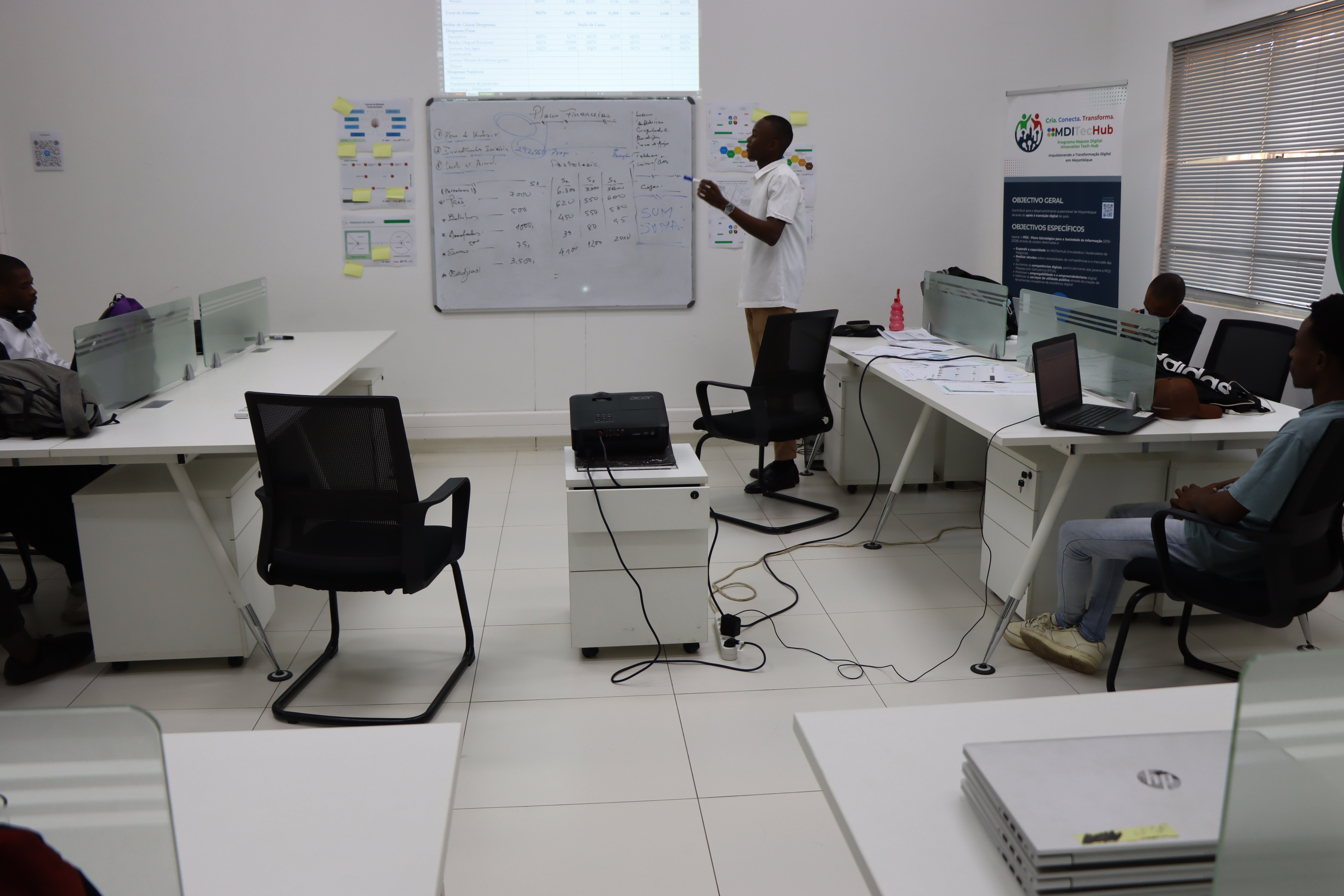 Estudos, Capacitação e Estágios